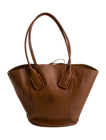 Bottega Veneta Totes Leather Bucket Bag