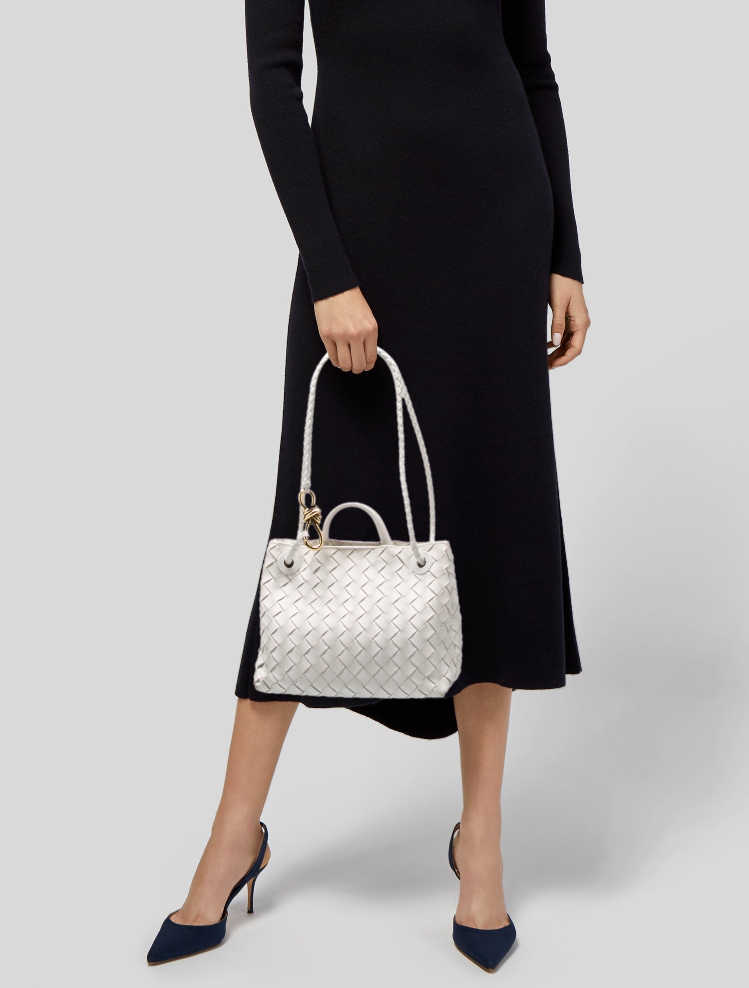 Vitello Daino Shoulder Bag main image 0