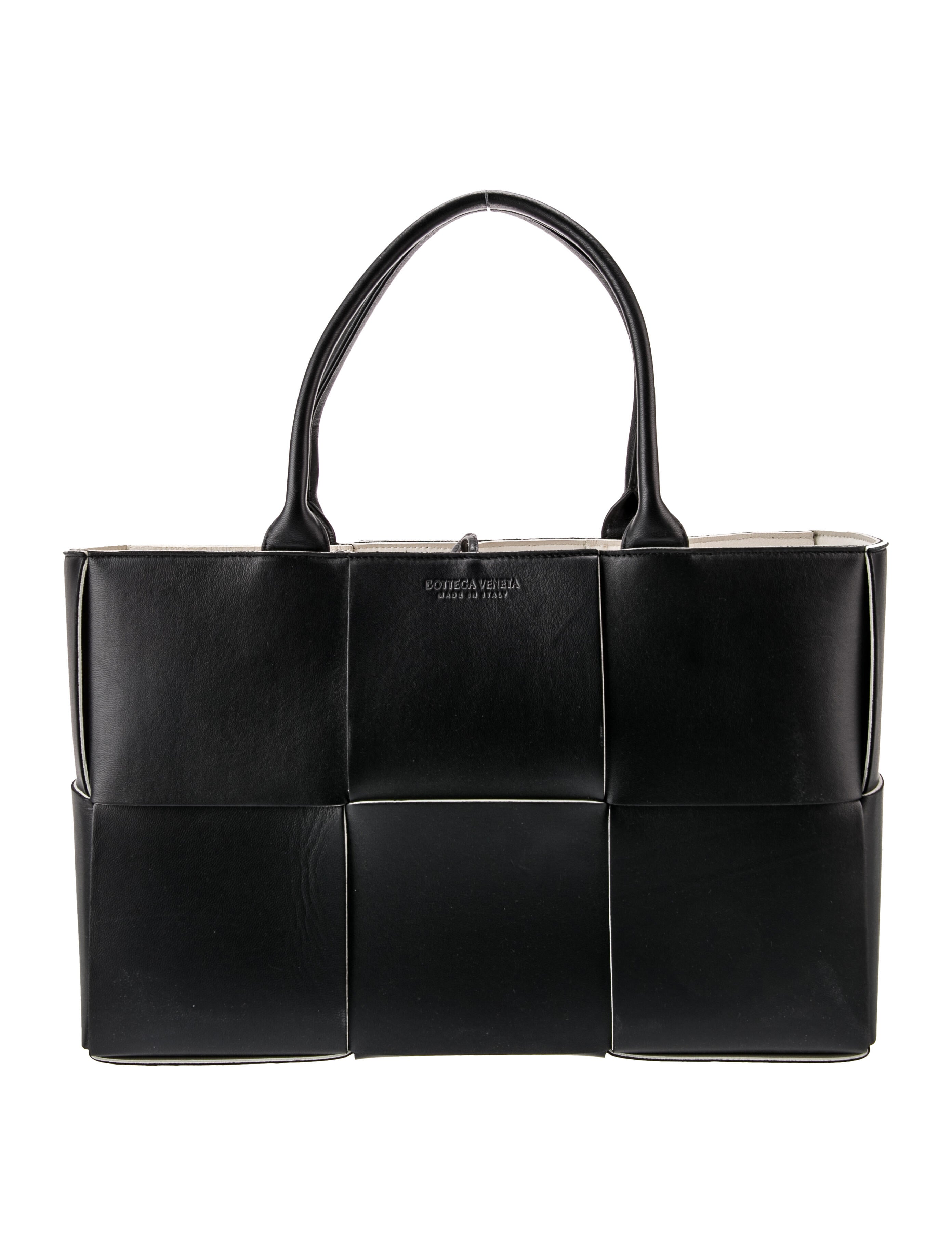 Bottega Veneta Intrecciato Arco Medium