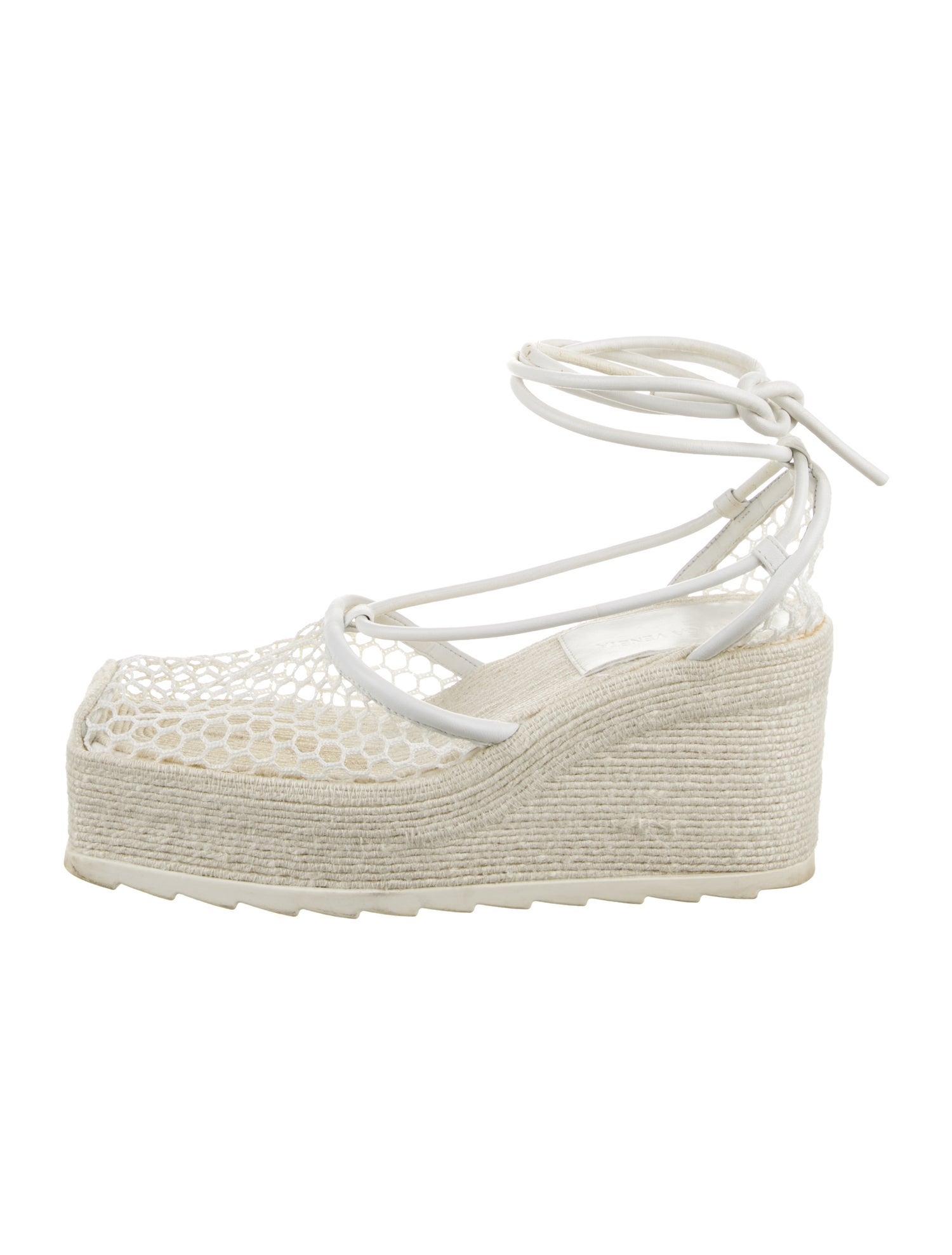 Bottega Veneta Leather Leather Trim Embellishment Pumps