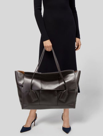 Bottega Veneta Intrecciato Arco Maxi