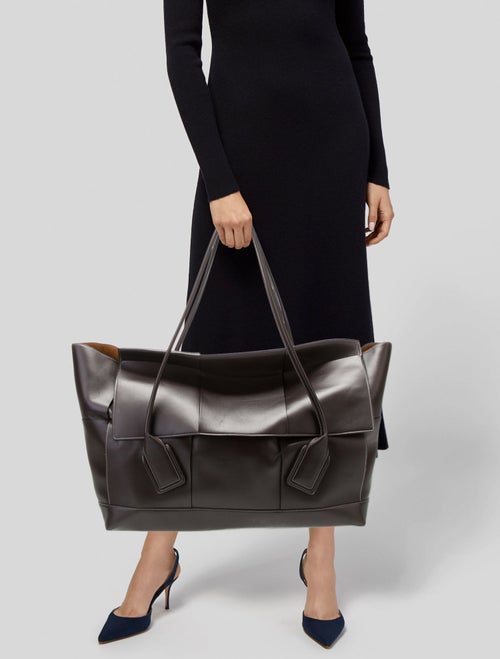 Bottega Veneta Intrecciato Arco Maxi