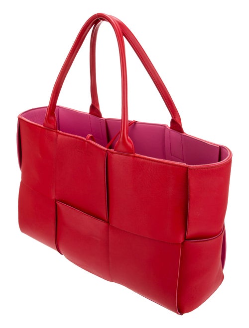 Bottega Veneta Intrecciato Arco Medium