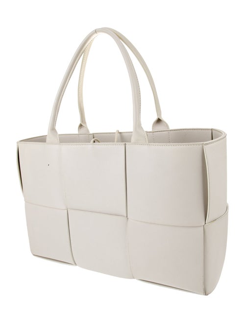 Bottega Veneta Intrecciato Arco Medium