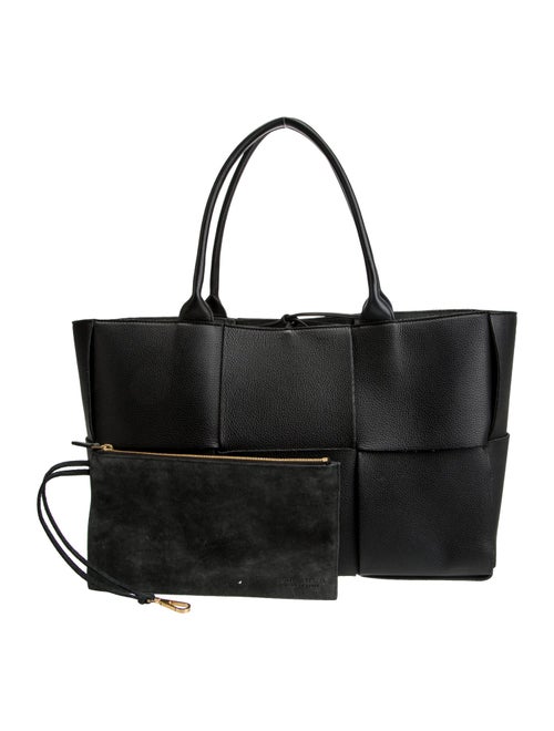 Bottega Veneta Leather Arco Medium