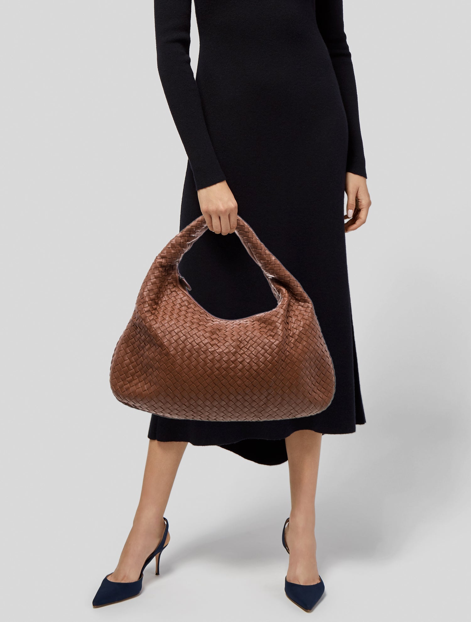 Bottega Veneta Intrecciato Veneta Hobo Medium