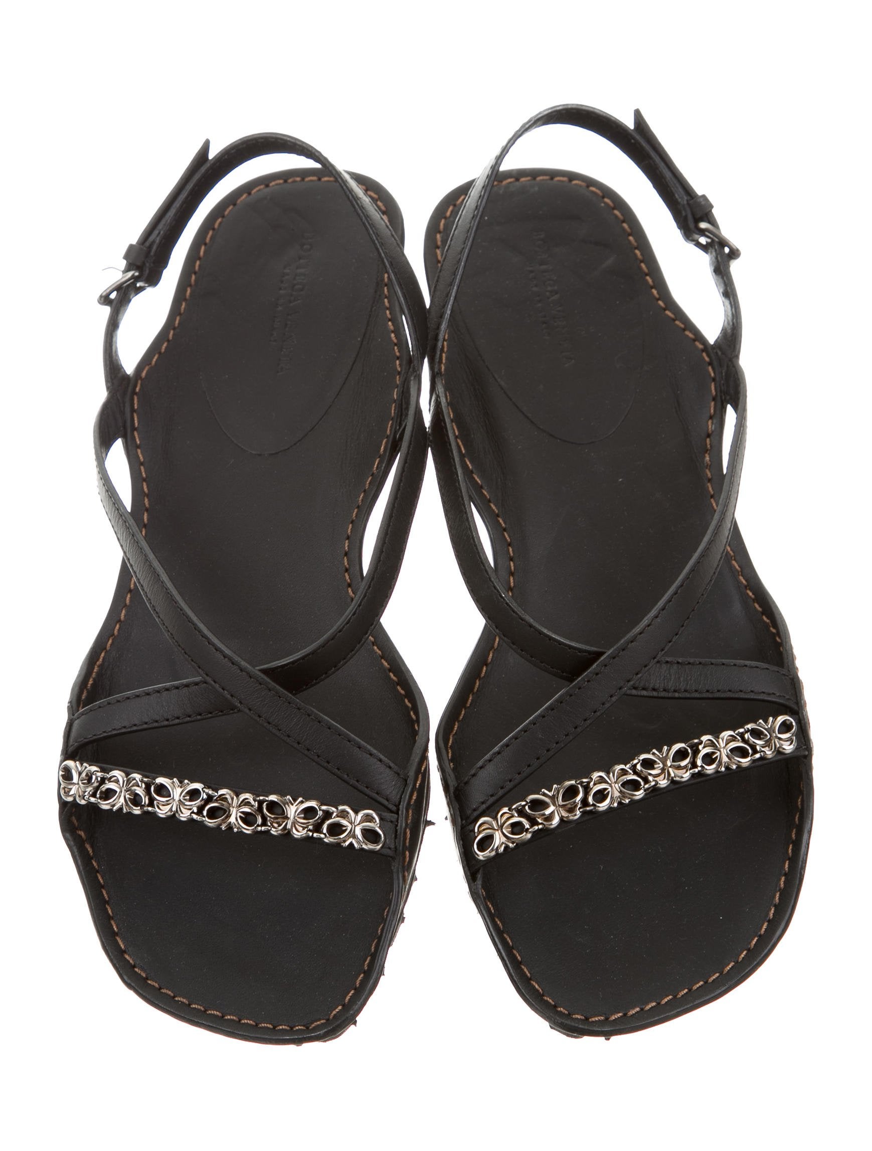 crossover sandals heel