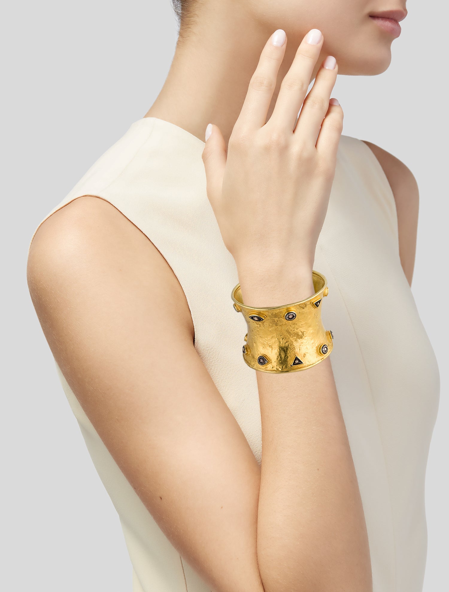 Bracelet 18K Diamond Textured Wide Cuff Bracelet