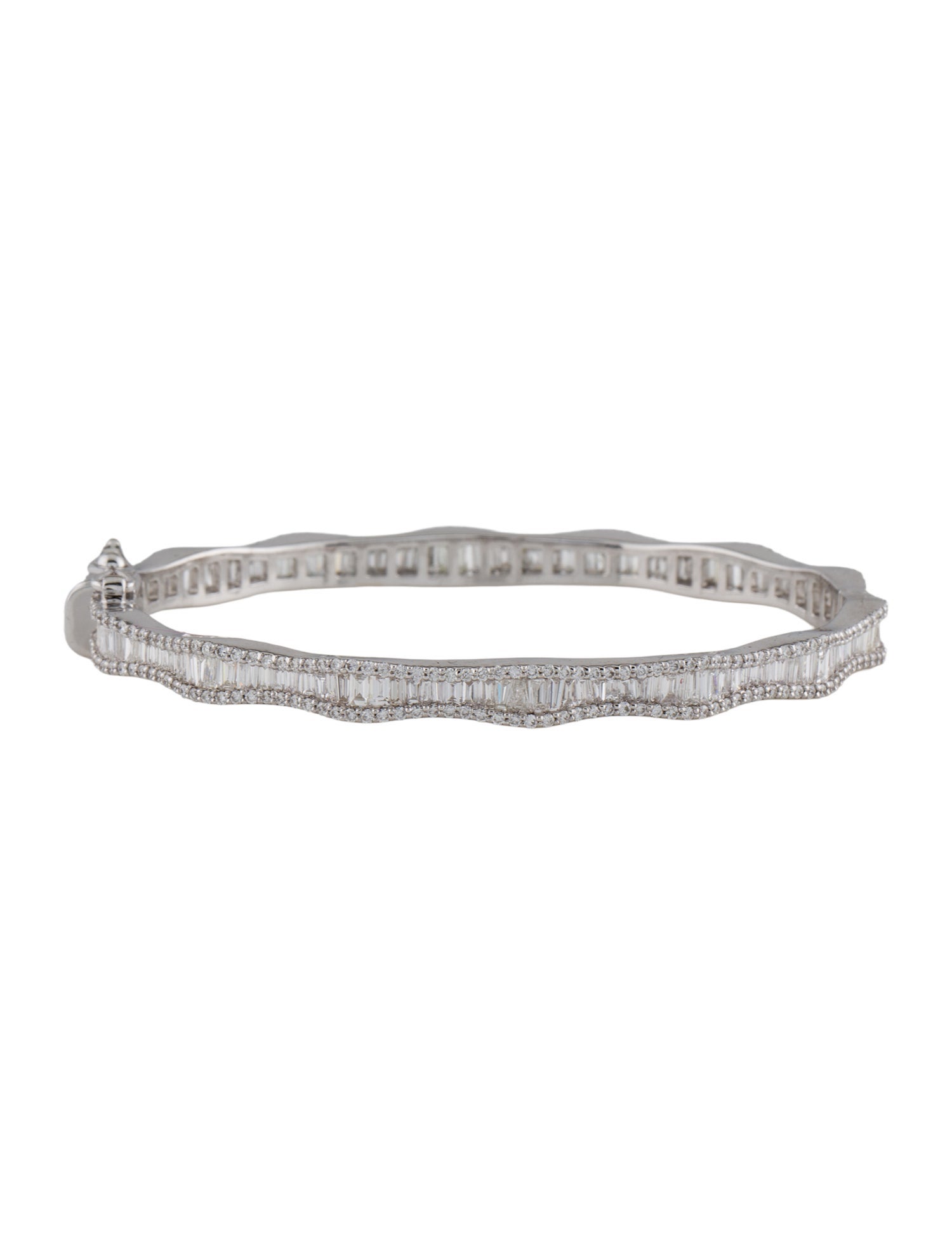 Bracelet 18K 3.66ctw Diamond Hinged Bangle