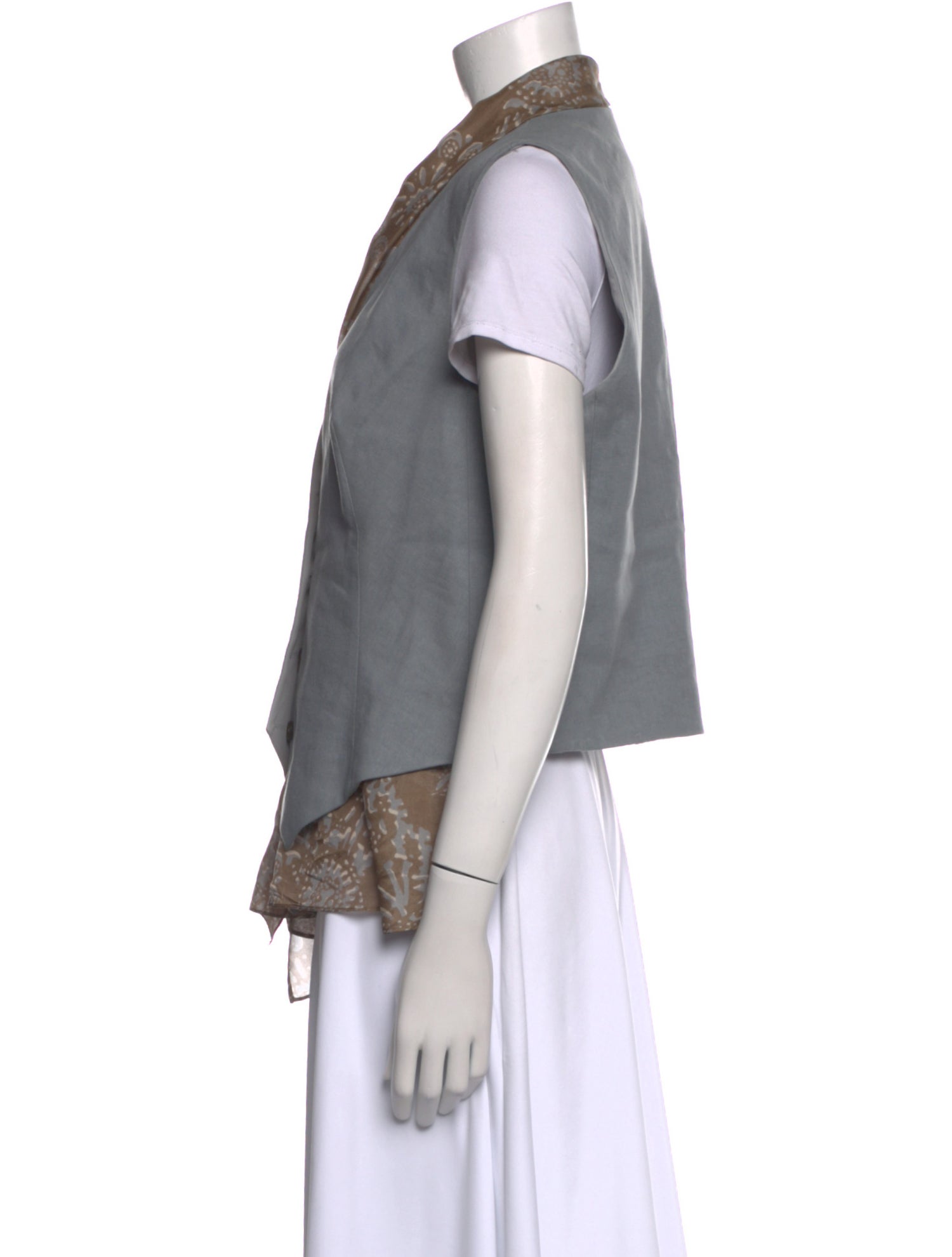 Brunello Cucinelli Linen V-Neck Button-Up Top