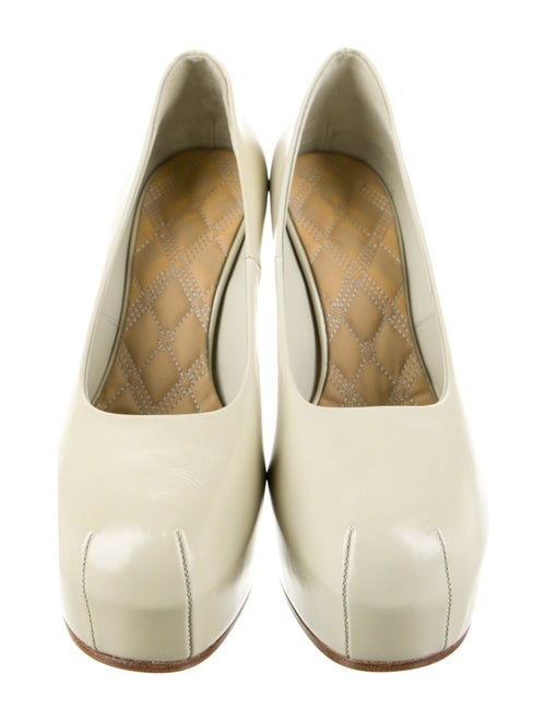 Burberry Leather Pumps