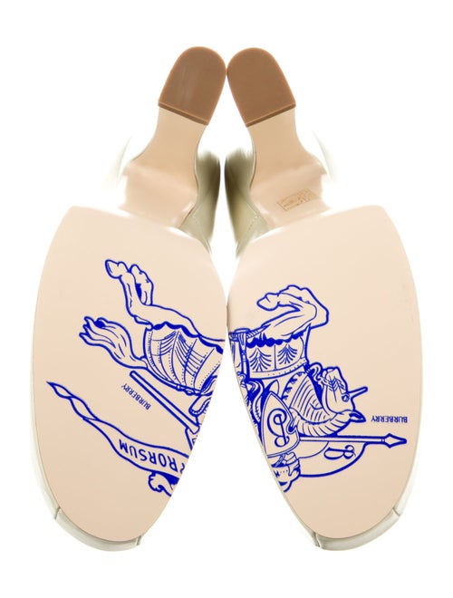 Burberry Leather Pumps