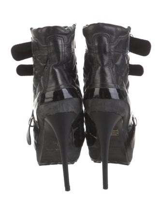 Burberry Quilted Pattern Leather Lace-Up Boots