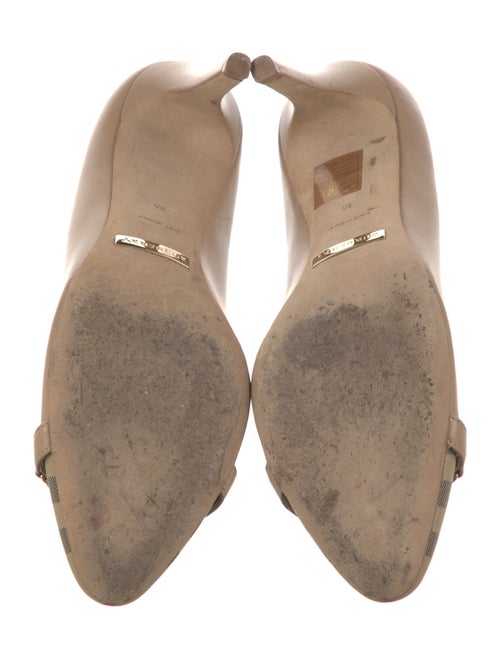 Burberry Leather Pumps