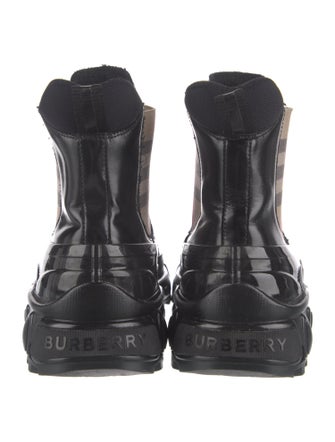 Burberry Nova Check Pattern Chelsea Boots