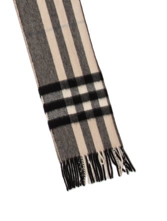Burberry Cashmere House Check Pattern Scarf