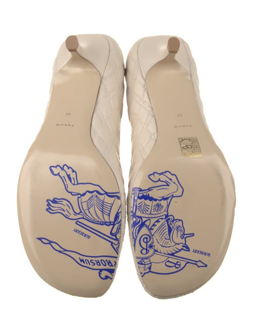 Burberry Leather Pumps