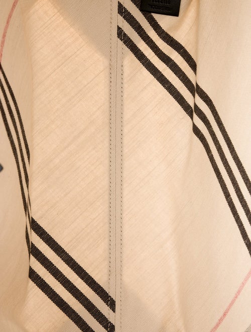 Burberry Mega Check Highland Medium