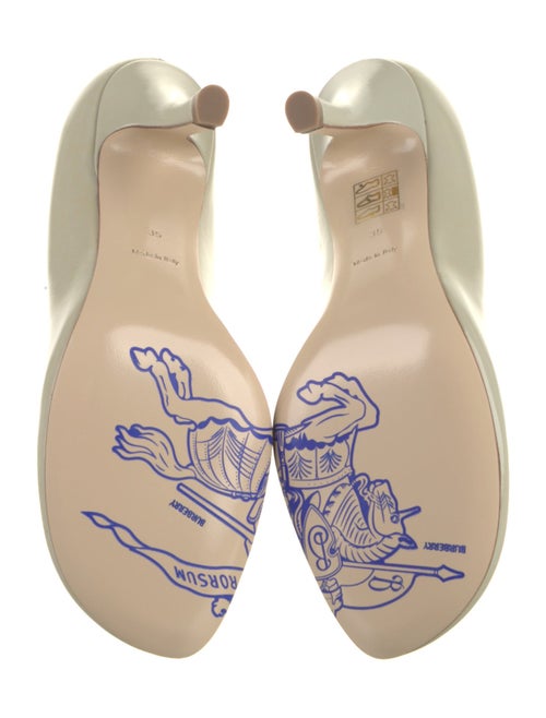 Burberry Leather Pumps