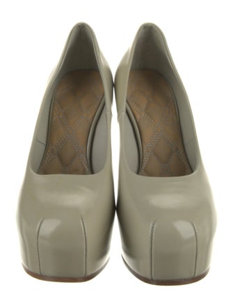 Burberry Leather Pumps