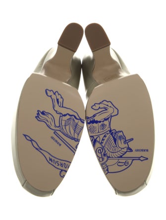 Burberry Leather Pumps