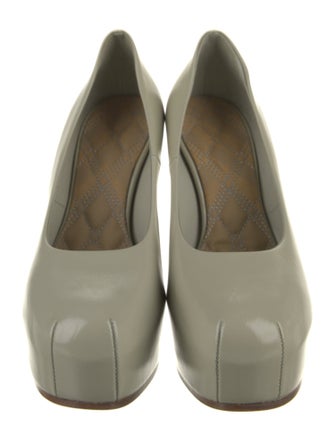 Burberry Leather Pumps