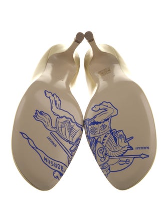 Burberry Leather Pumps