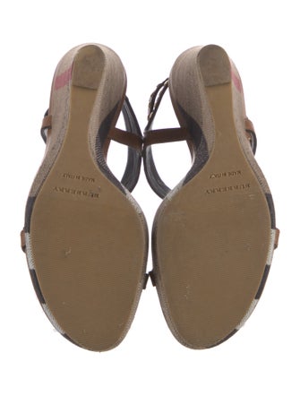 Burberry House Check Pattern Leather T-Strap Pumps