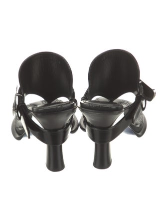 Burberry Leather Flip Flops