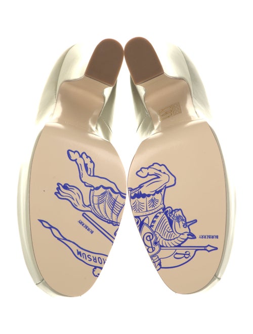 Burberry Leather Pumps