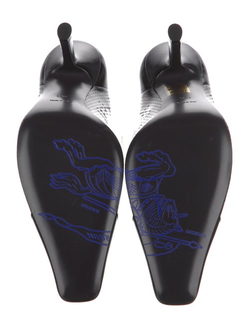 Burberry Leather Pumps