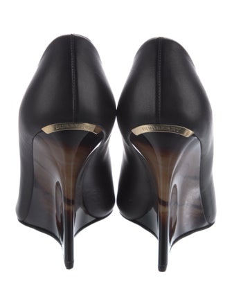 Burberry Leather Pumps