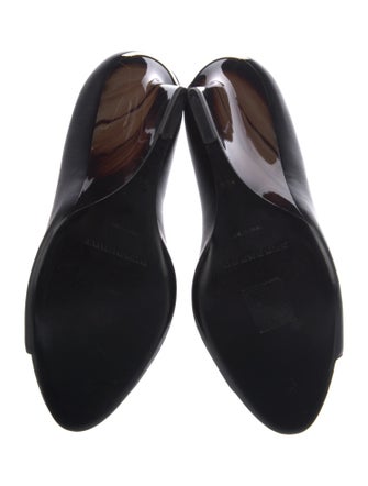 Burberry Leather Pumps