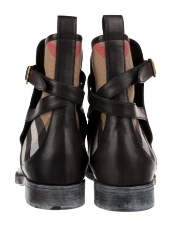 Burberry Richardson Flat House Check Pattern Chelsea Boots