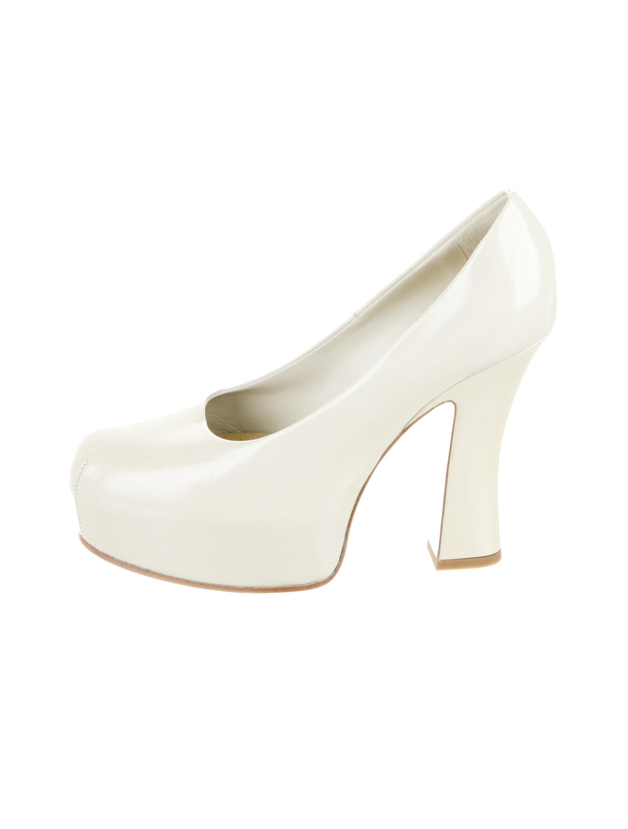 Burberry Leather Pumps