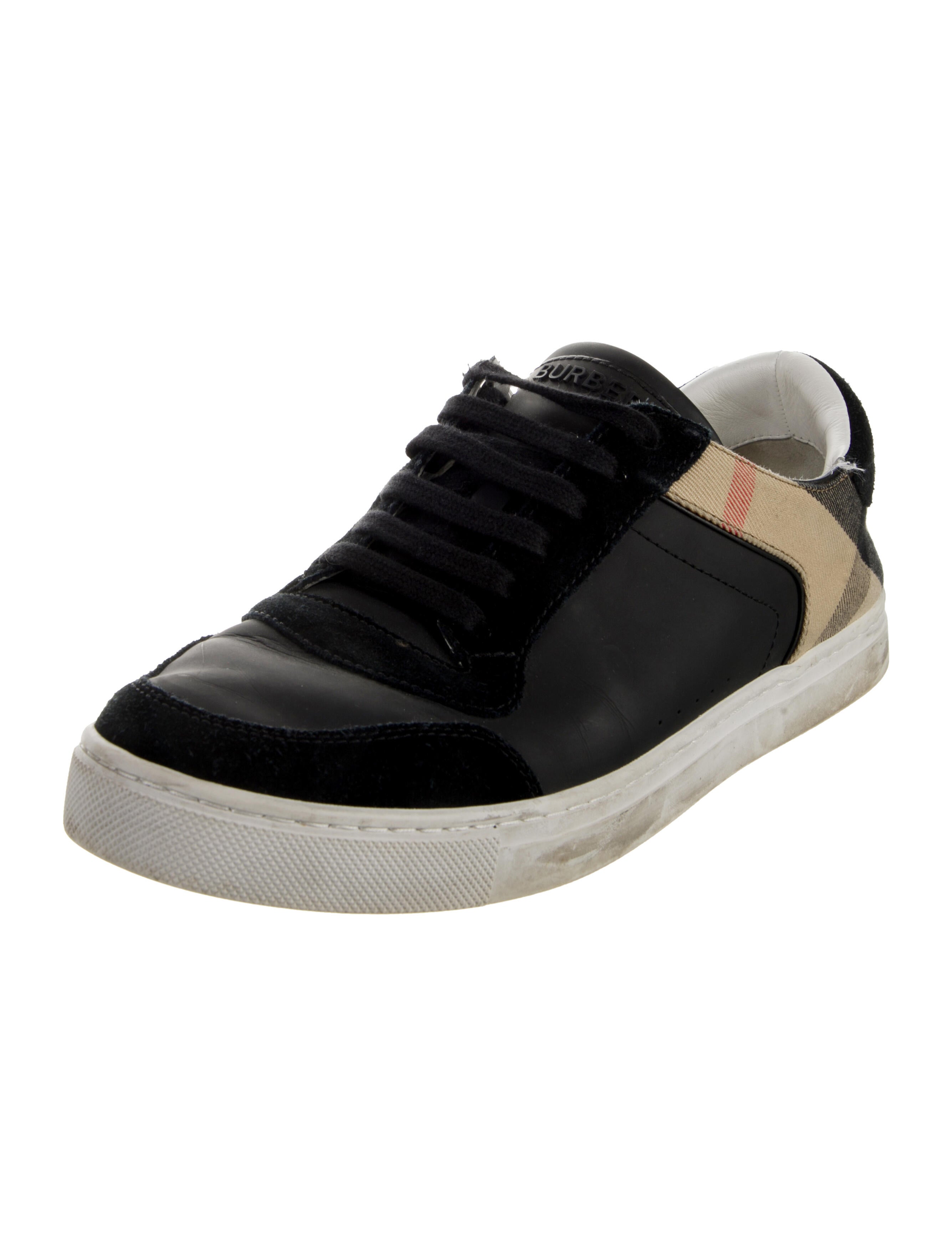 The Lace Houose On Sale - Up To 90% Off | The RealReal