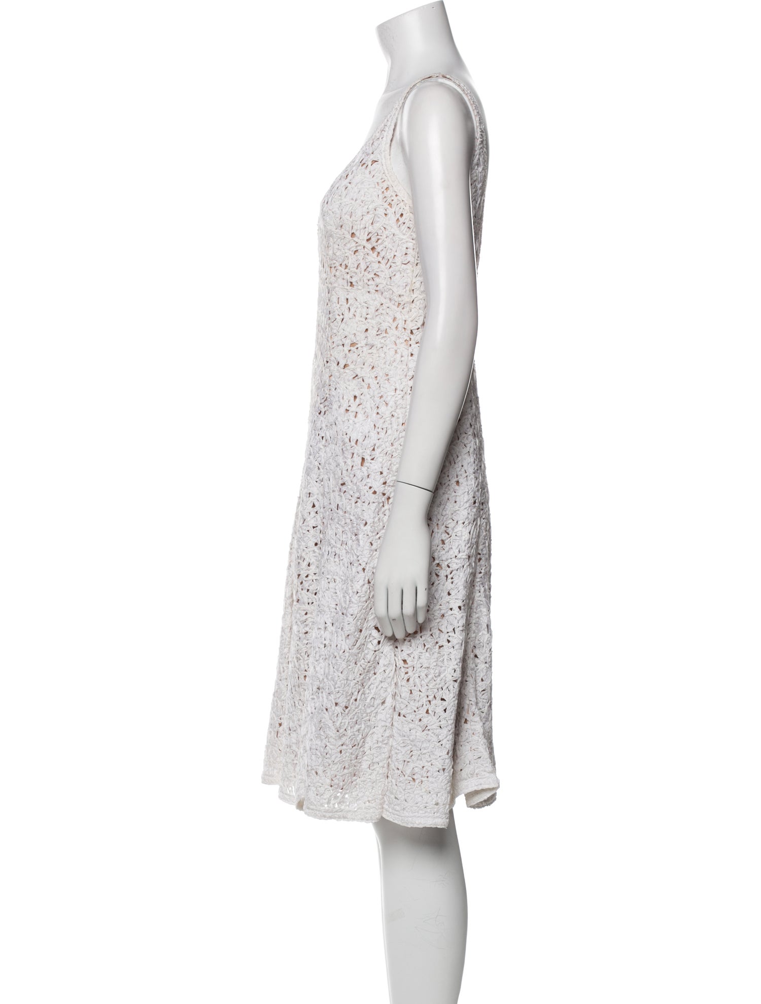 Carmen Marc Valvo Scoop Neck Knee-Length Dress