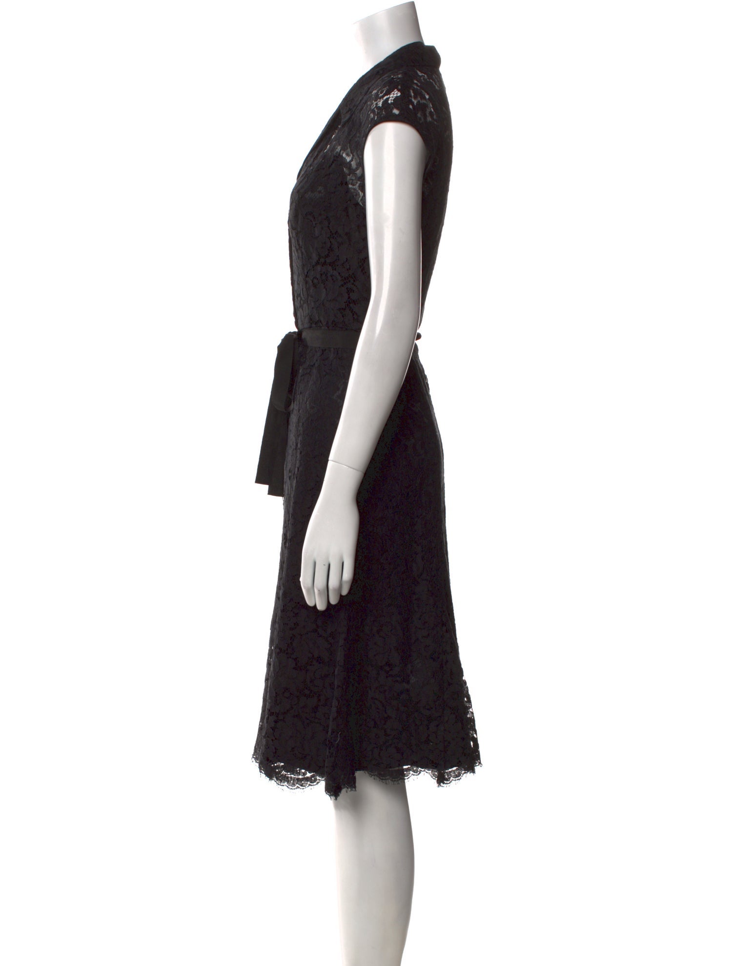 Carmen Marc Valvo Lace Pattern Knee-Length Dress