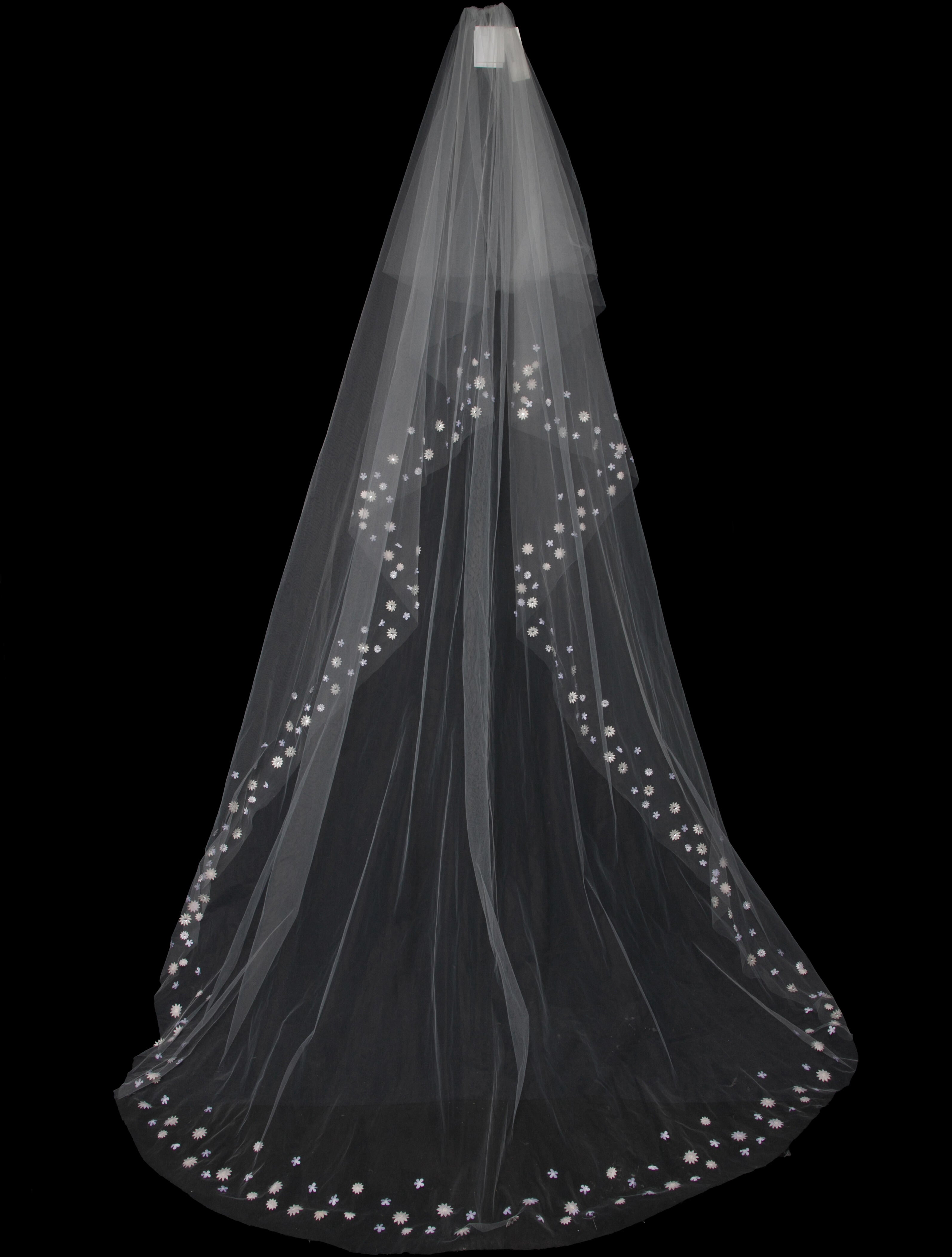Carolina Herrera bride veil