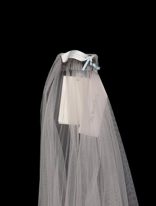 Carolina Herrera hair clip veil