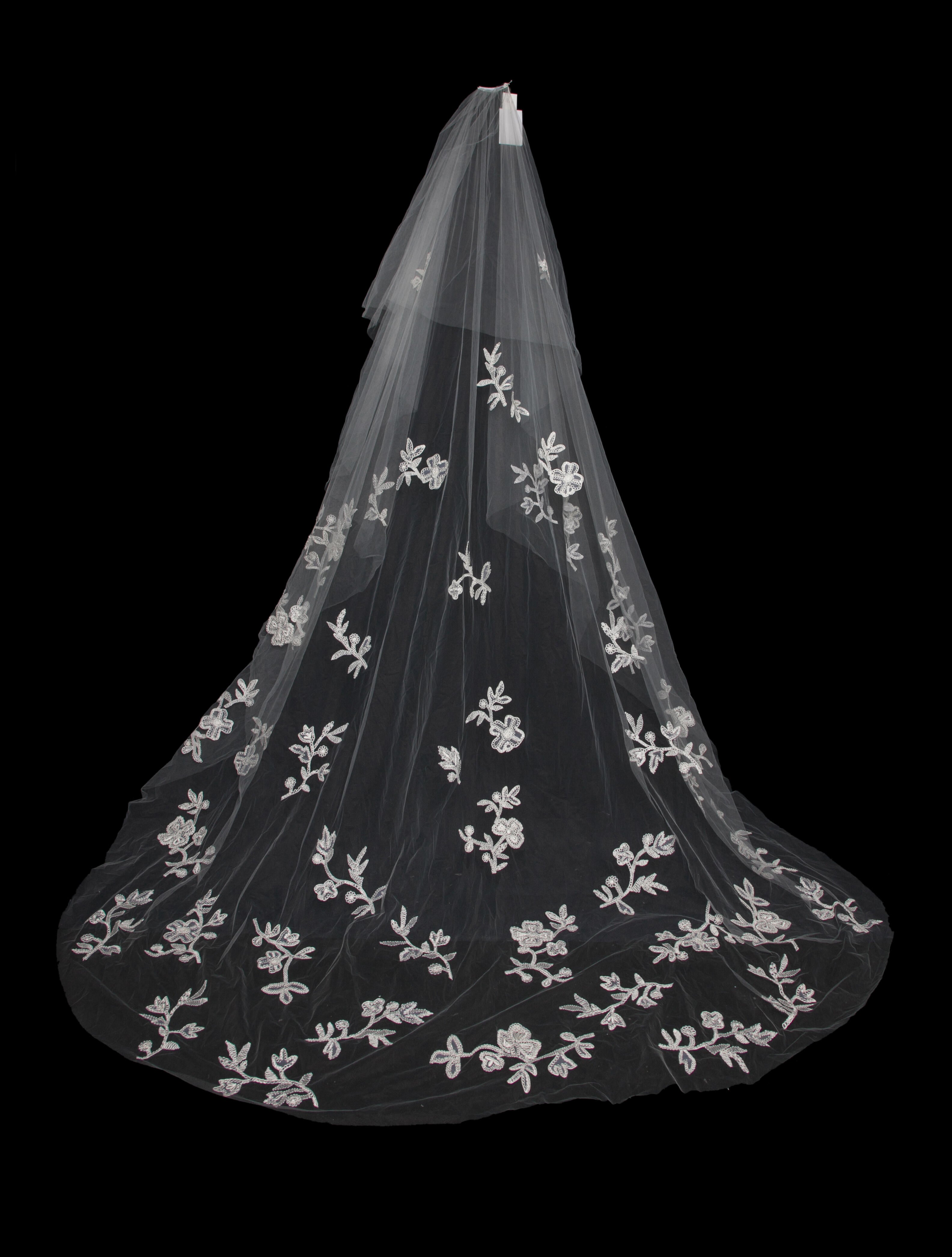 Carolina Herrera Embroidered Applique Jenny Veil w/ Tags