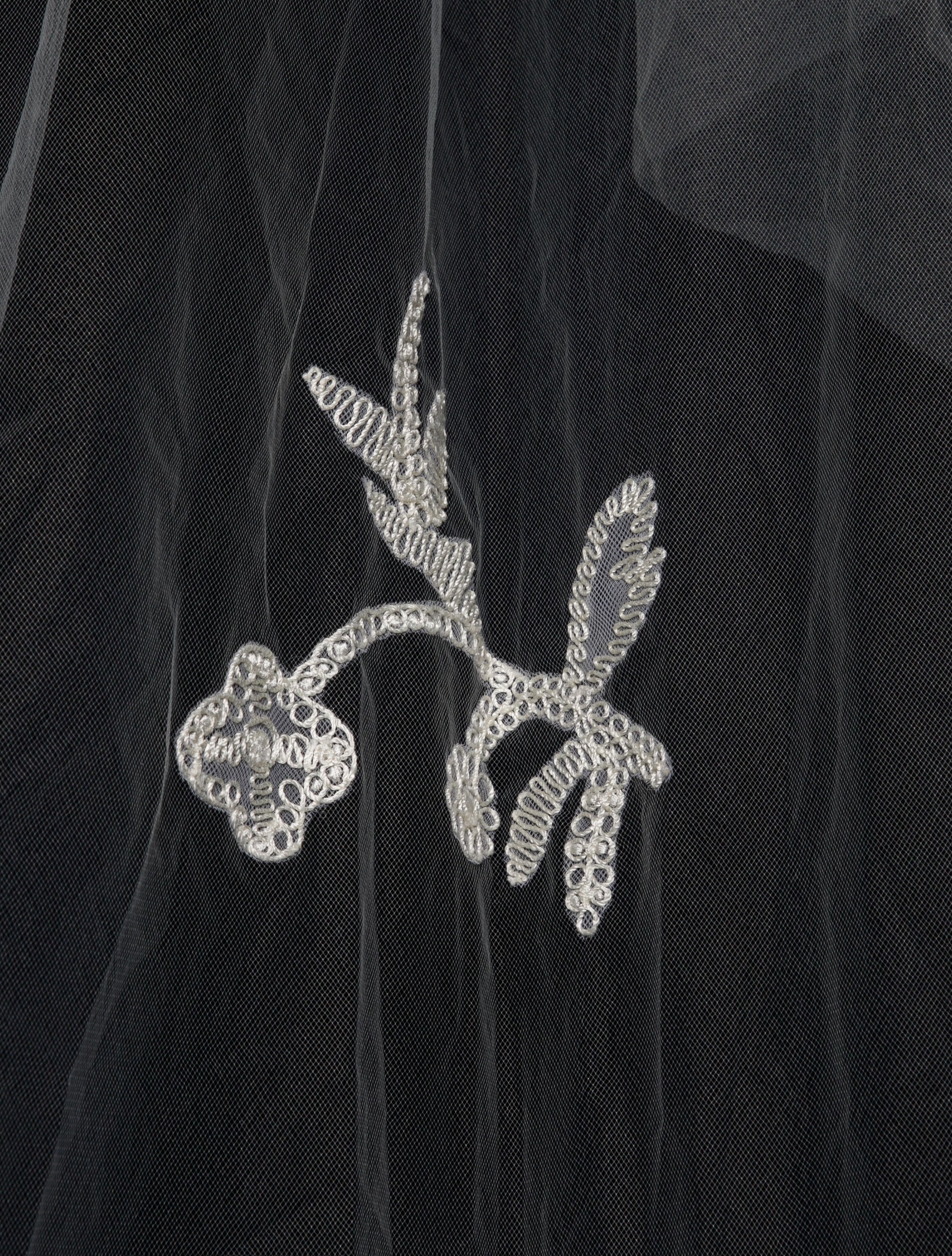 Carolina Herrera Embroidered Applique Jenny Veil w/ Tags
