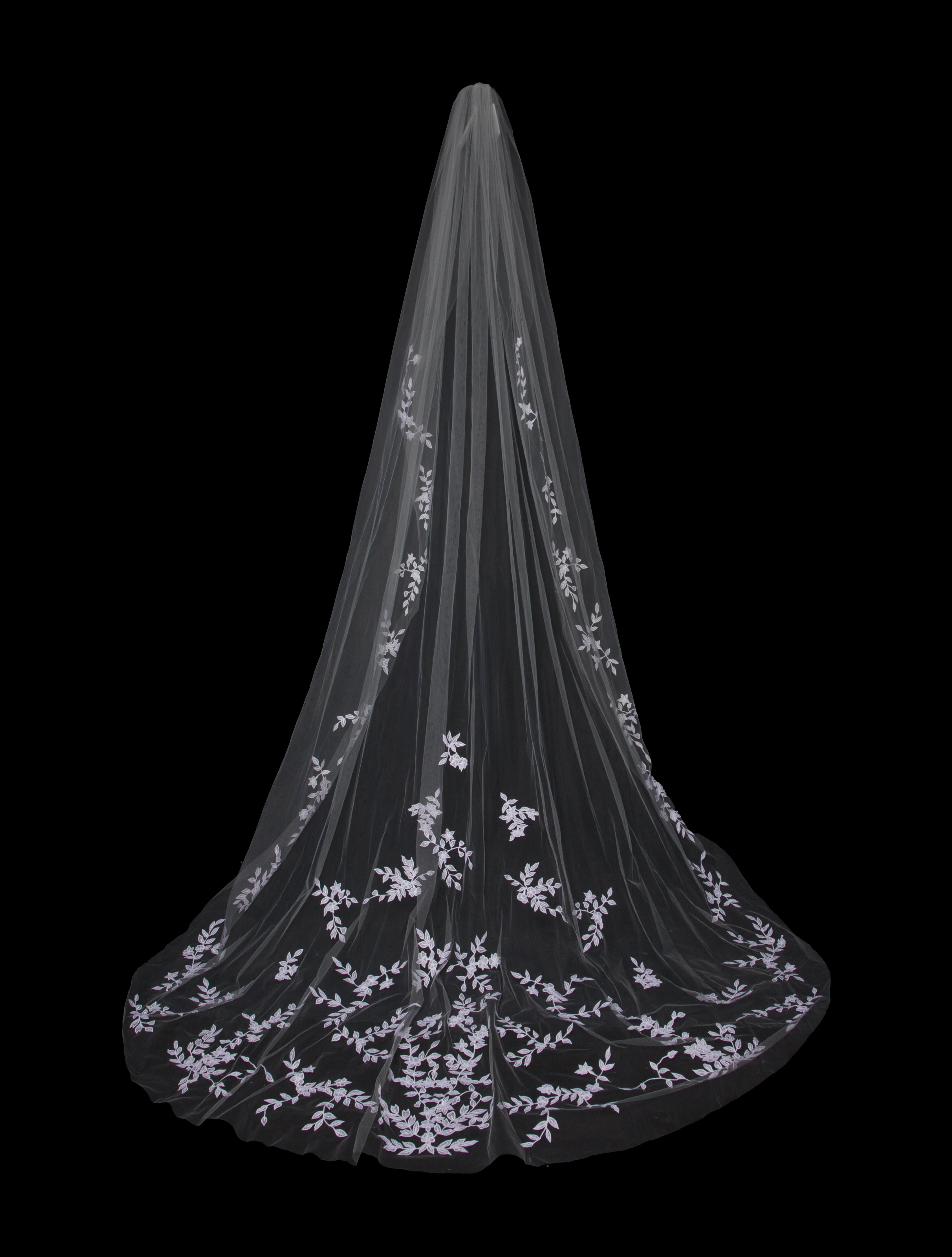 Carolina Herrera hair clip veil