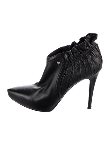 Pre-owned Cesare Paciotti Leather Pumps In Black