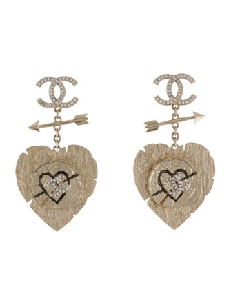 Chanel 2019 Strass CC Carved Heart & Arrow Clip-On Drop Earrings