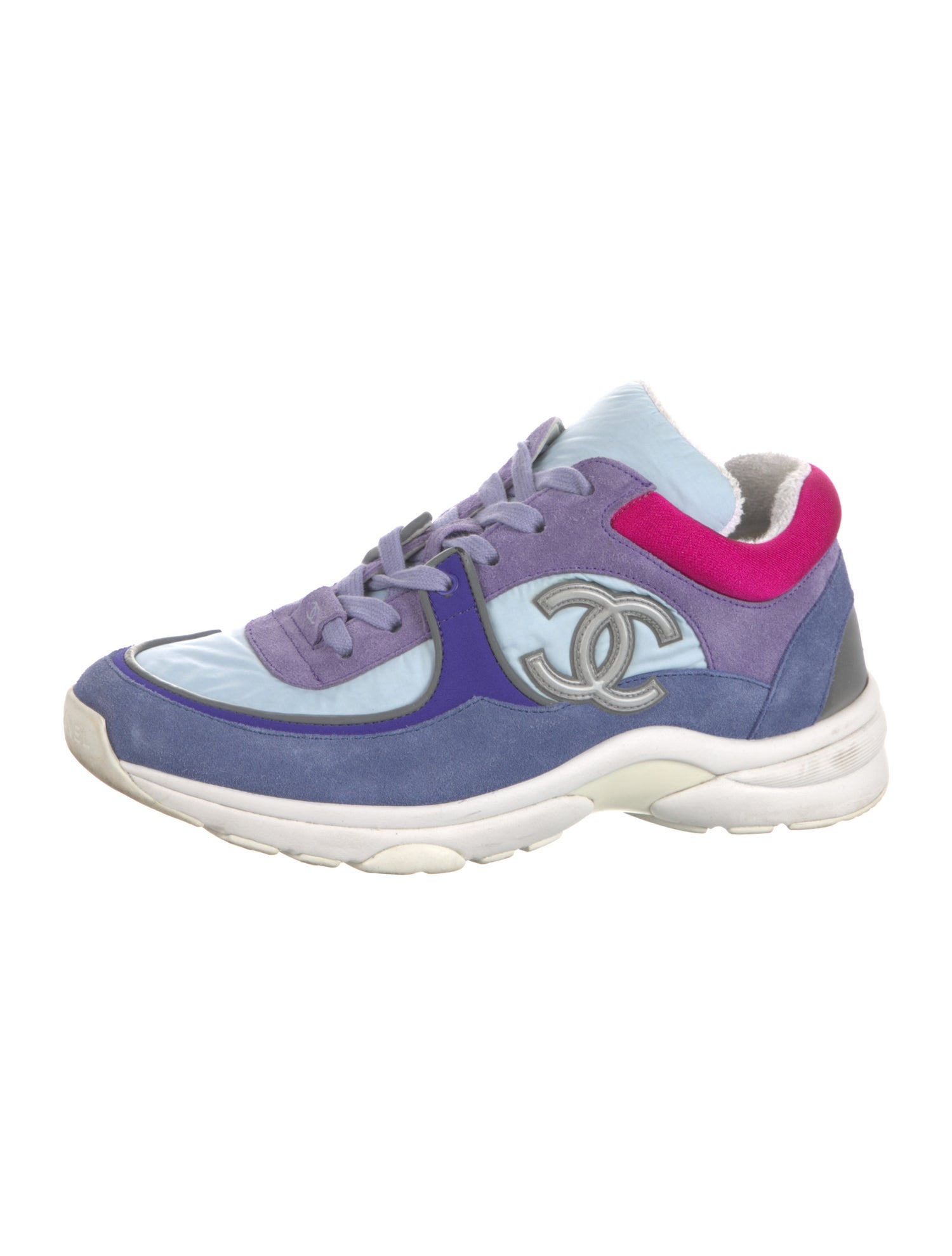 CHANEL 26S RUNNER CC LOGO SNEAKERS IN WHITE AND BLACK CALFSKIN main image 1