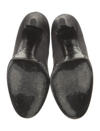 Chanel Interlocking CC Logo Suede Pumps