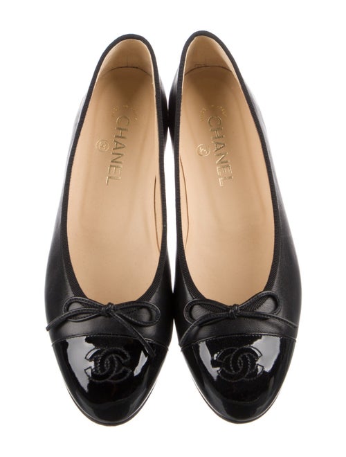 Chanel Interlocking CC Logo Leather Ballet Flats