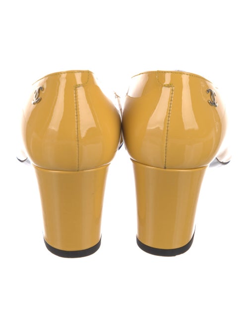 Chanel 2023 Interlocking CC Logo Pumps