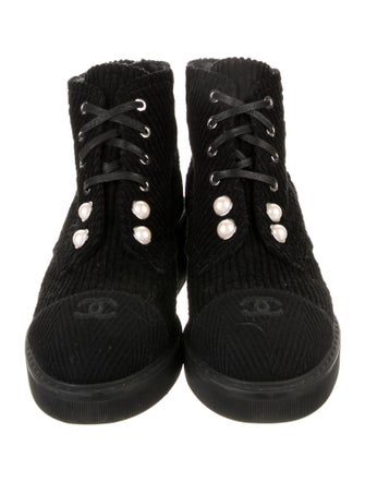 Chanel 2018 Interlocking CC Logo Lace-Up Boots